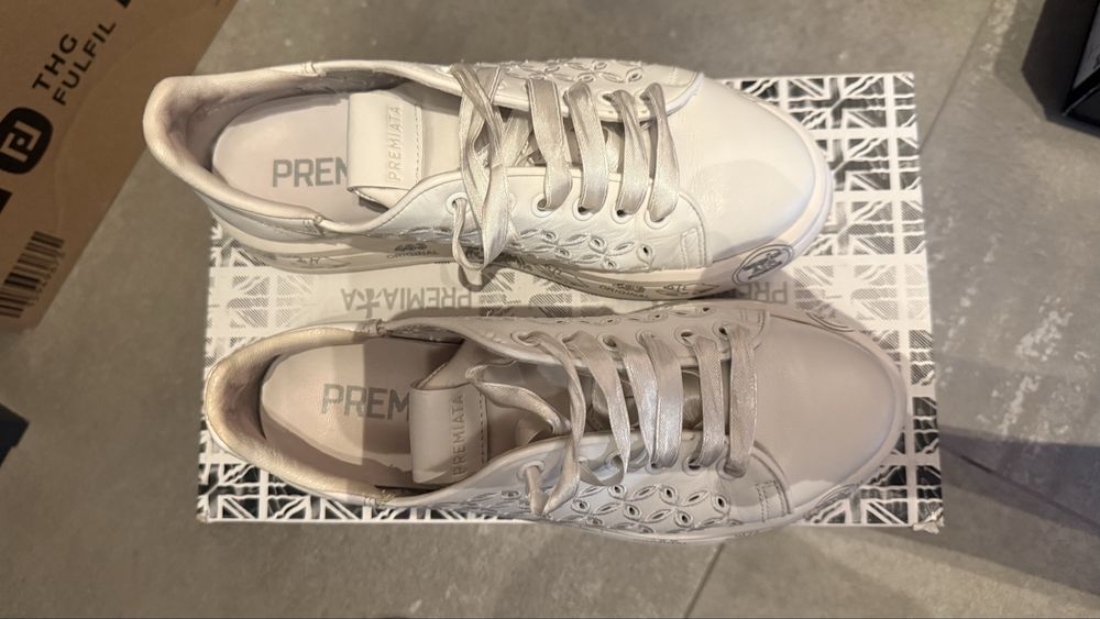 Обувки на premiata