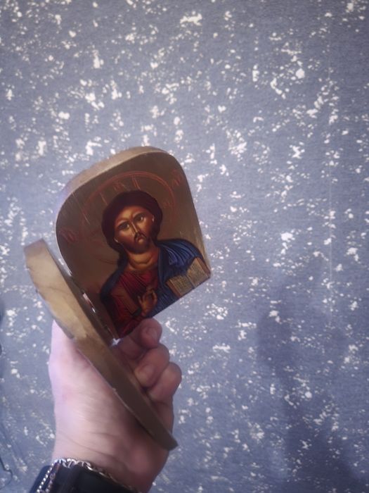 Плакет с дърворезба и две икони