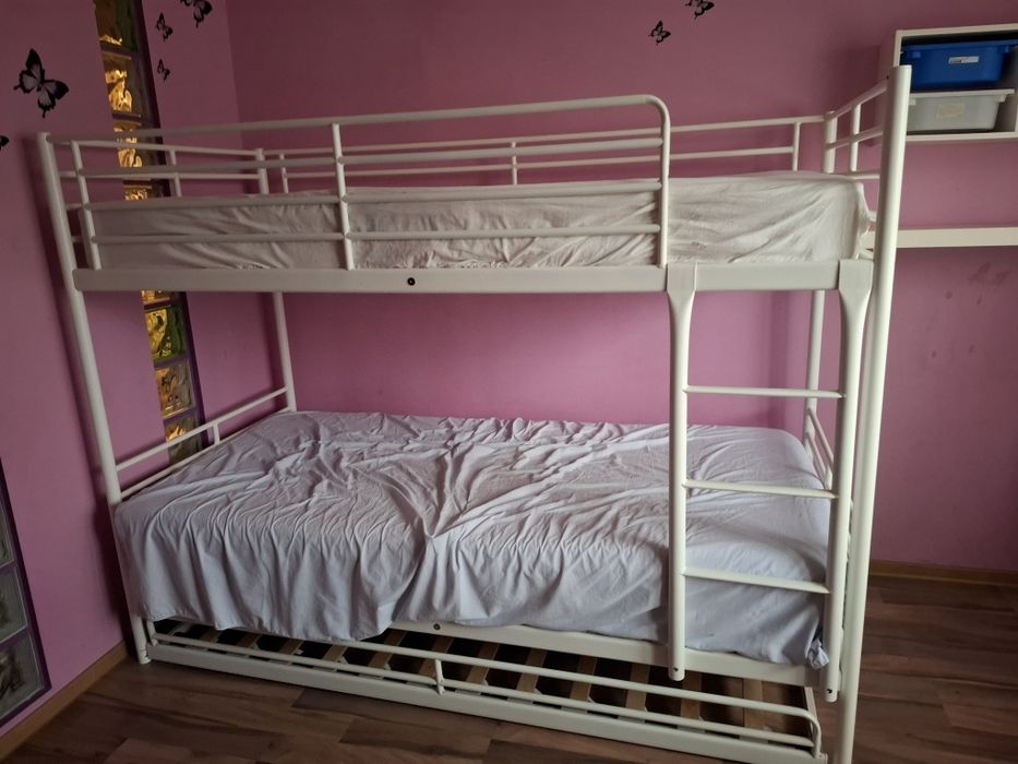 Pat triplu din metal alb!