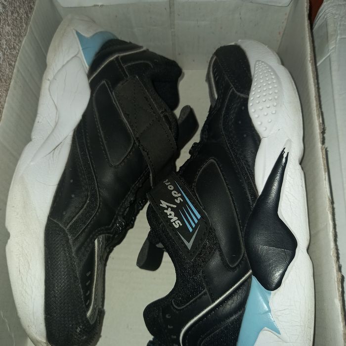 Продам кроссовки