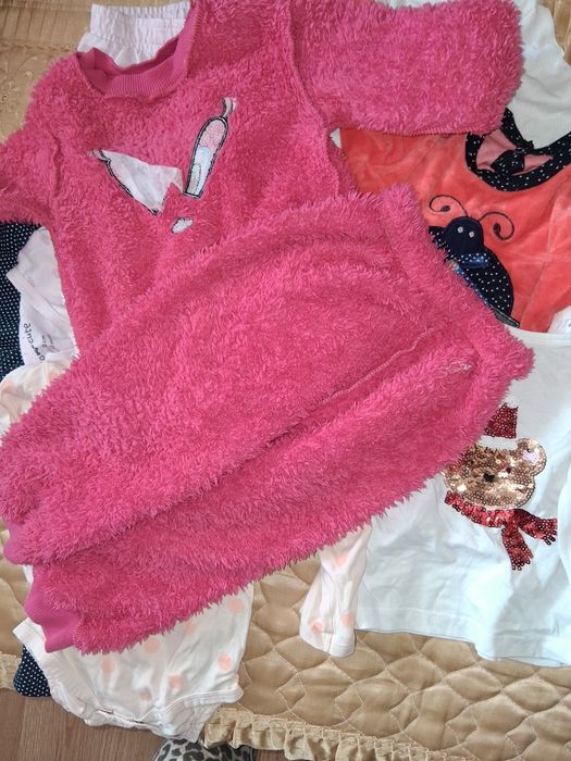 Cutie cu haine bebe fetita marimea 74 80