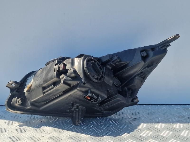 Far dreapta bi xenon adaptiv Opel Insignia A