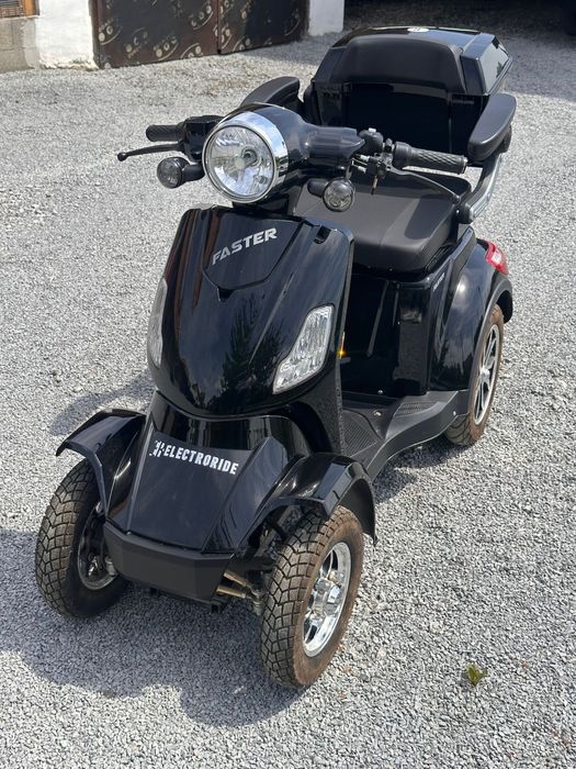 Scuter/carucior electric pentru varstnici sau persoane cu dizabilitati