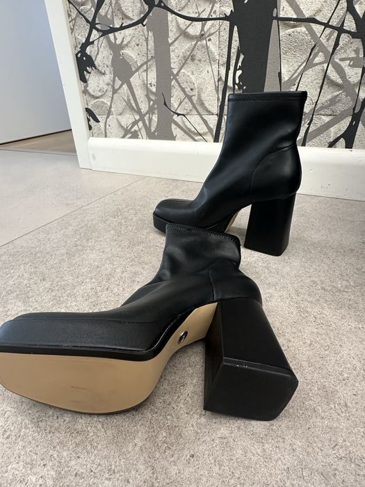 Чисто нови черни боти от еко кожа