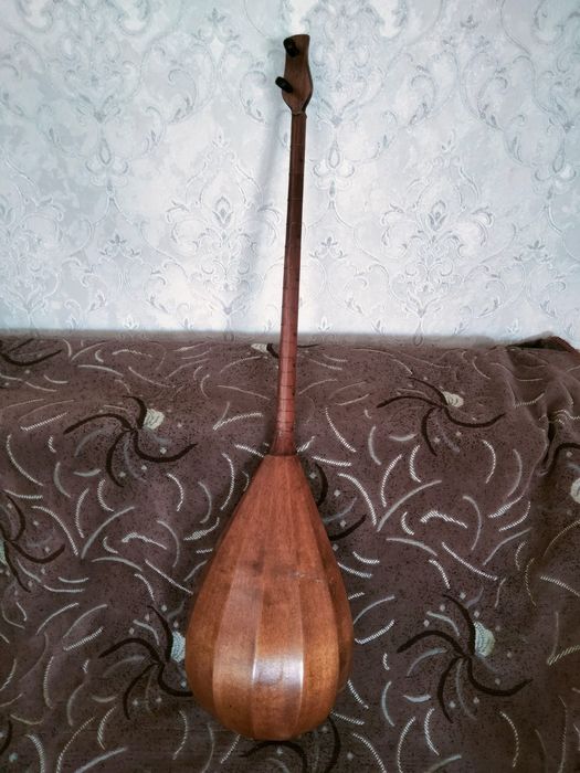 Продам домбру в отличном состояний