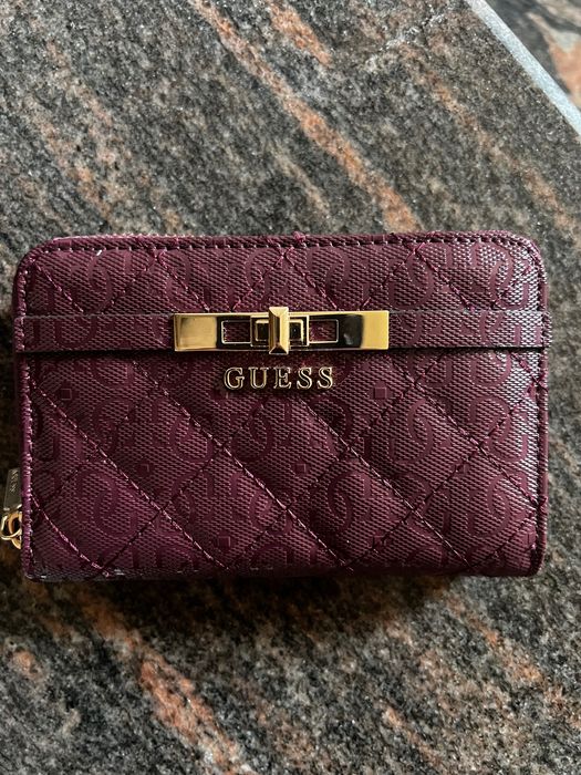 Портмоне Guess като ново