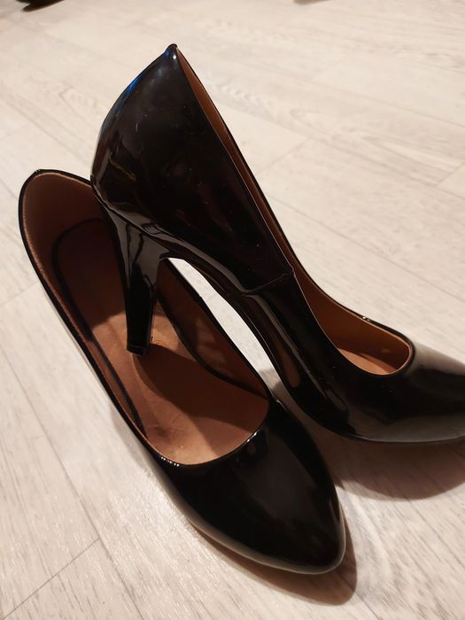 Новые туфли ласковые.