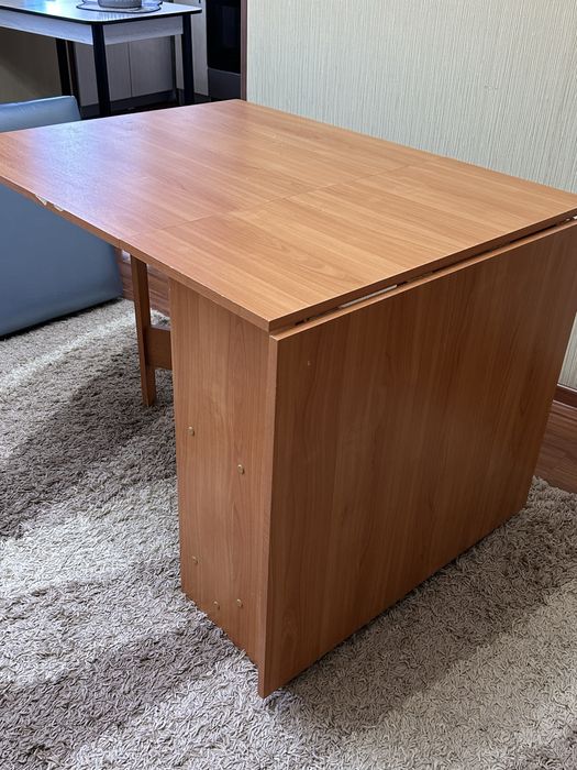 Деревянный стол+ кушетка