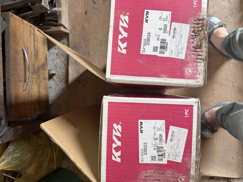 Стойки камри 40 перед kayaba оригинал комплект