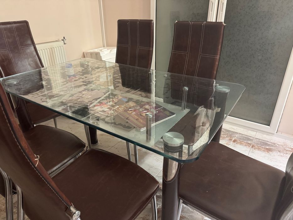 Комплект столове за трапезна маса