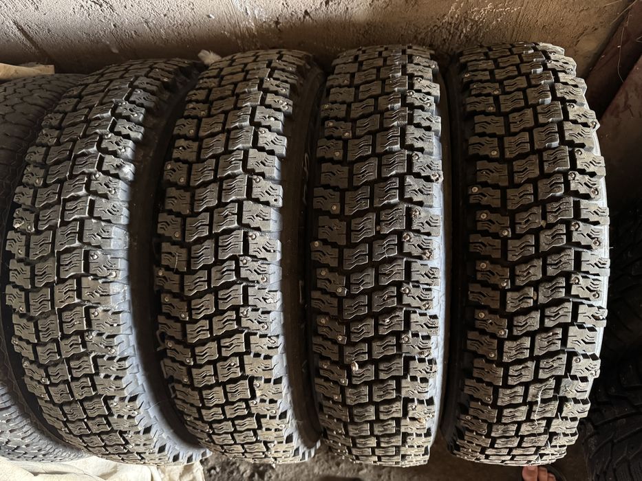 Продам резину с шипами И511 R16