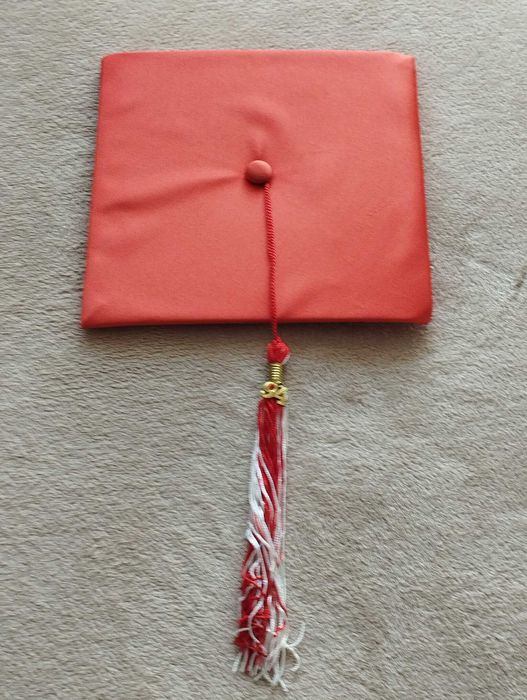 Селски престилки,Шапки за бакалавър.