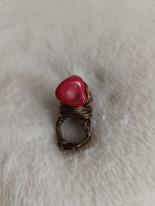 Inel Handmade Wire Wrapped din Coral Roșu Natural și Cupru Anticat
