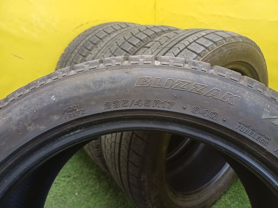 Шины 235 45 R17 BRIDGESTONE комплект