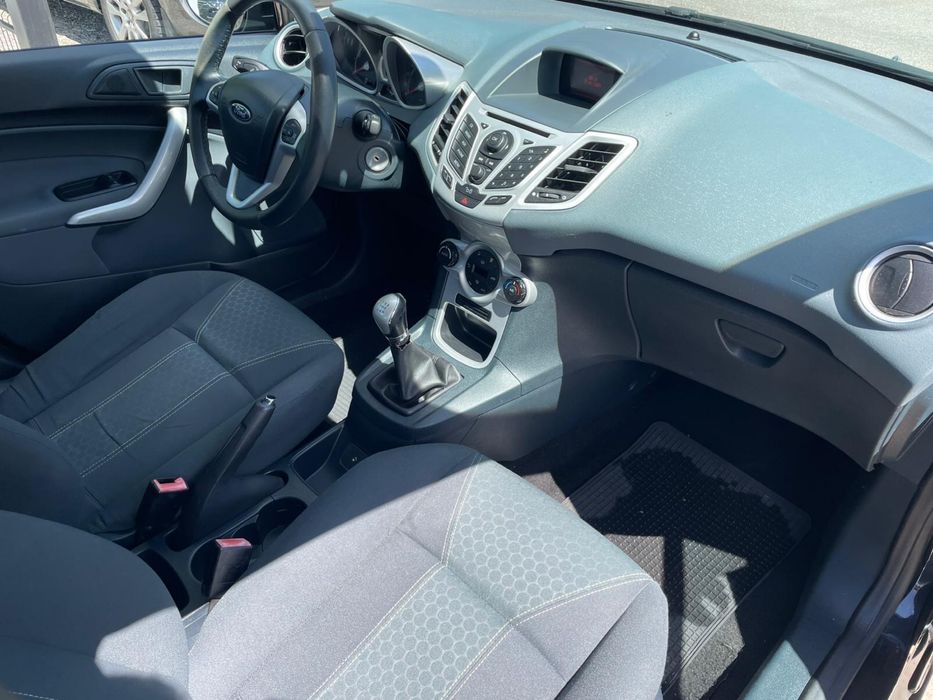 Ford fiesta 1.4 benzina 2009 titanium 97 cp RATE FIXE