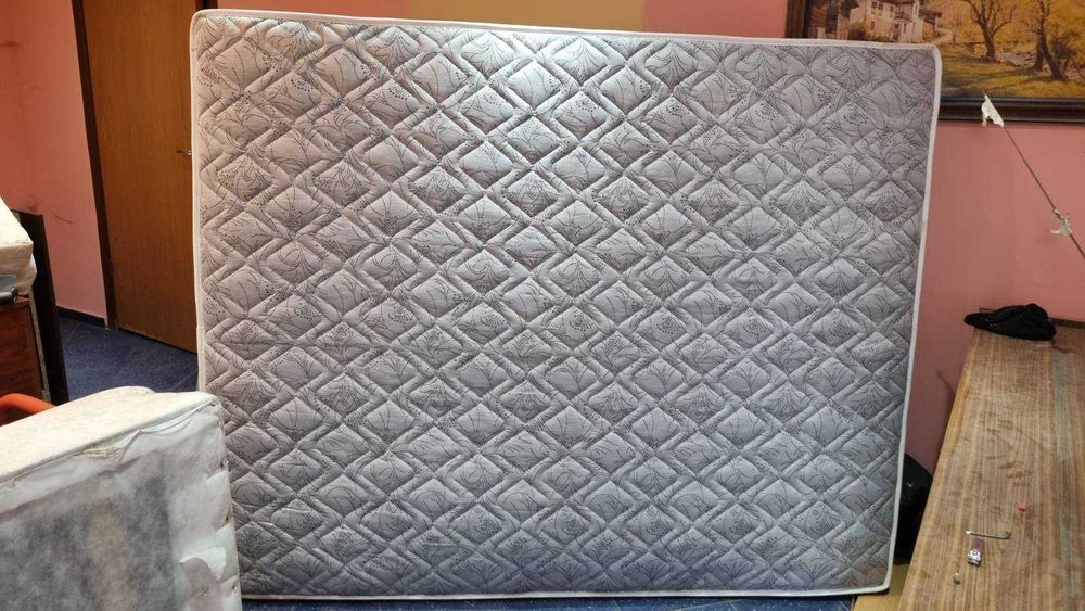 Матрак чисто нов