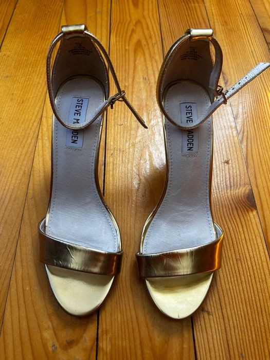 Чисто нови чехли и мокасини по 25лв.