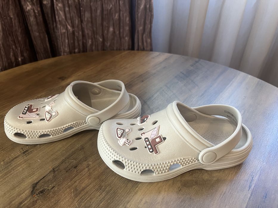 2 броя Кроксове Next - размер 11 (Eur 29)