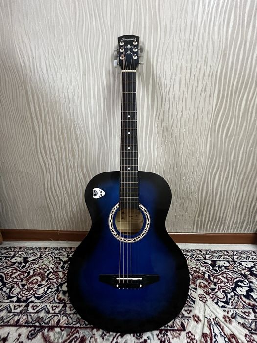 Продам гитару в хорошим состояний