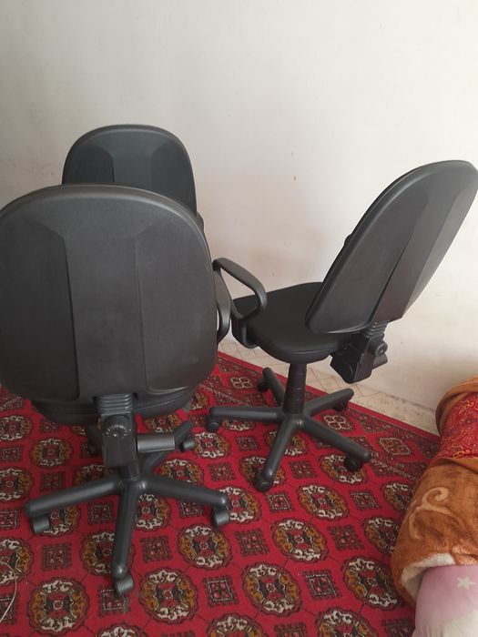 Продаются офисное кресло в хорошем состоянии.