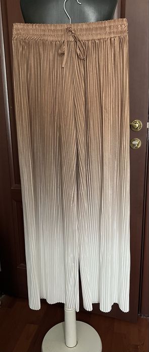 Pantaloni / salvari largi plisati