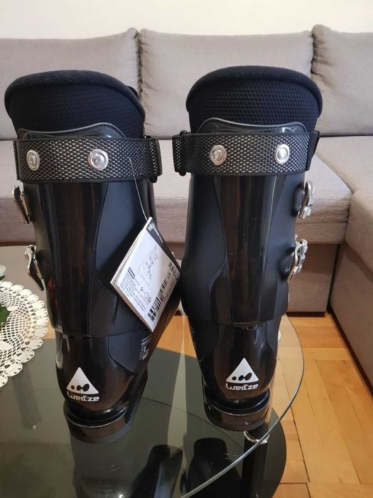 Чисто нови ски обувки