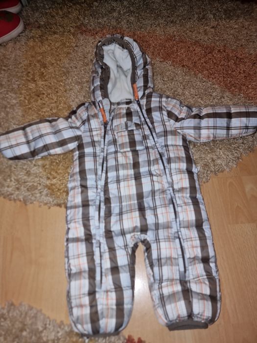 Combinezon gros , impermeabil , in stare foarte buna , marimea 74