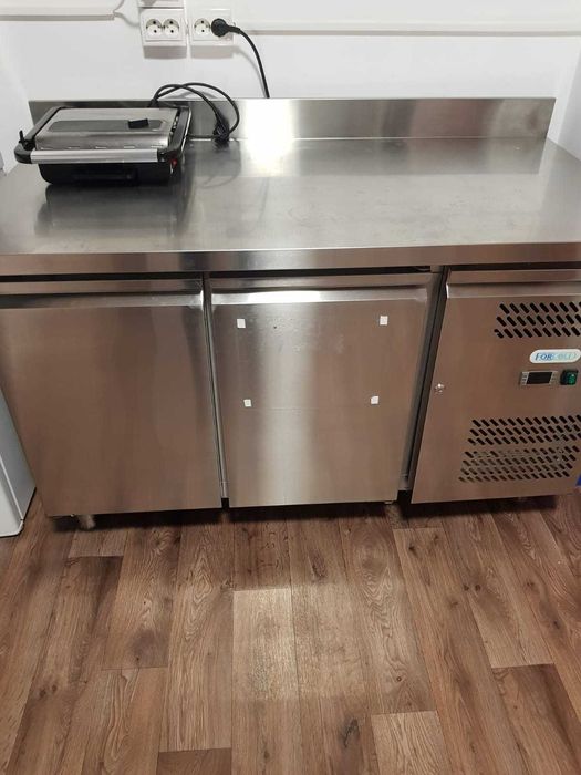 Masă rece profesionala de inox HoReCa / 2 uși / Brand FORCOLD – Stare excelentă