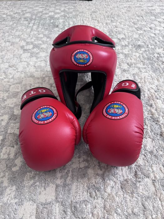 Шлем перчатки.