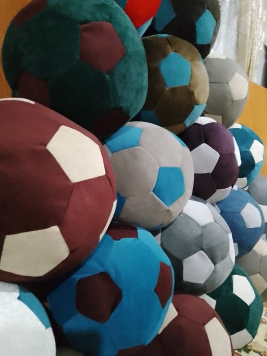 Тойбастарға сыйлыққа футбол доптар