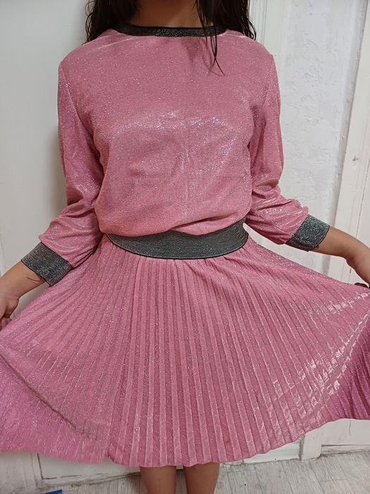 Продам кастюм двойка для девочку размер 40-42-44