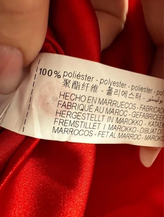 Rochie scurtă din satin roșie cu mâneci lungi Zara mărimea XS