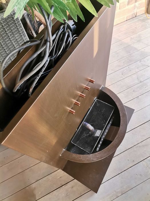 Windflower красив градински фонтан