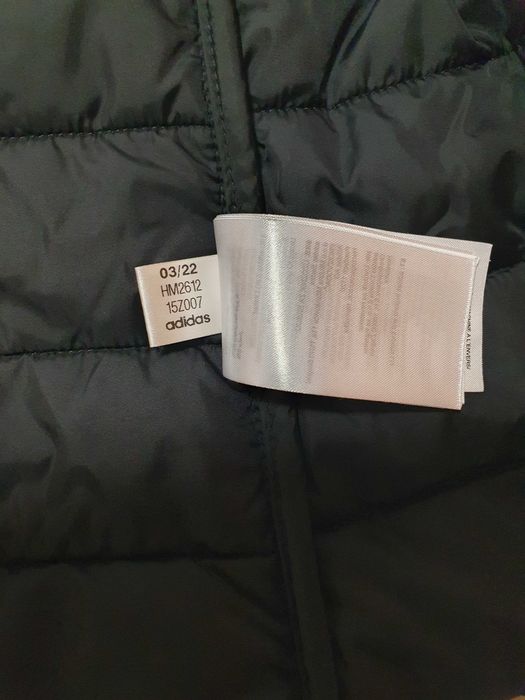 Продавам яке адидас