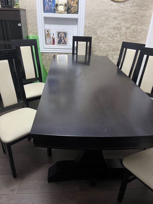 Masă eleganta din lemn masiv