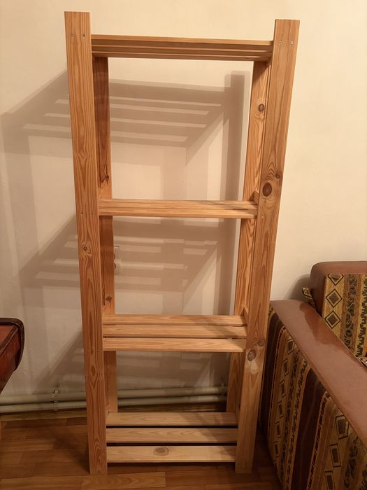 Деревянный стеллаж