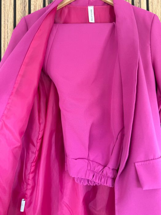 Костюм от две части размер S-M чисто нов