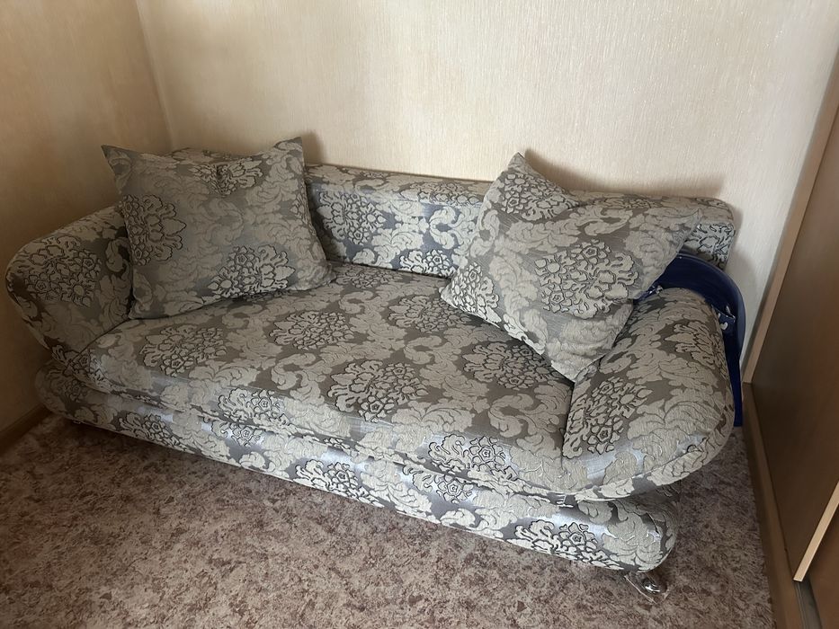 Продаю диван 1.9м б/у