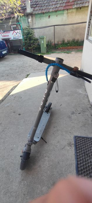 De vânzare trotineta pure de începători