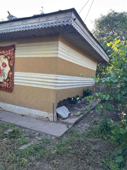 Vand casa din valatuci si paianta cu 2100 mp intravilan in Ranceni,Berezeni,Vaslui