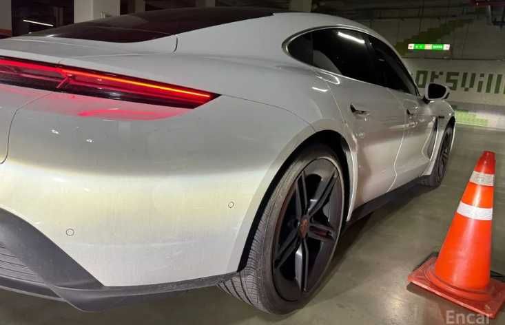Porsche Taycan 4S