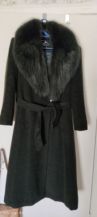 Продам пальто с воротником