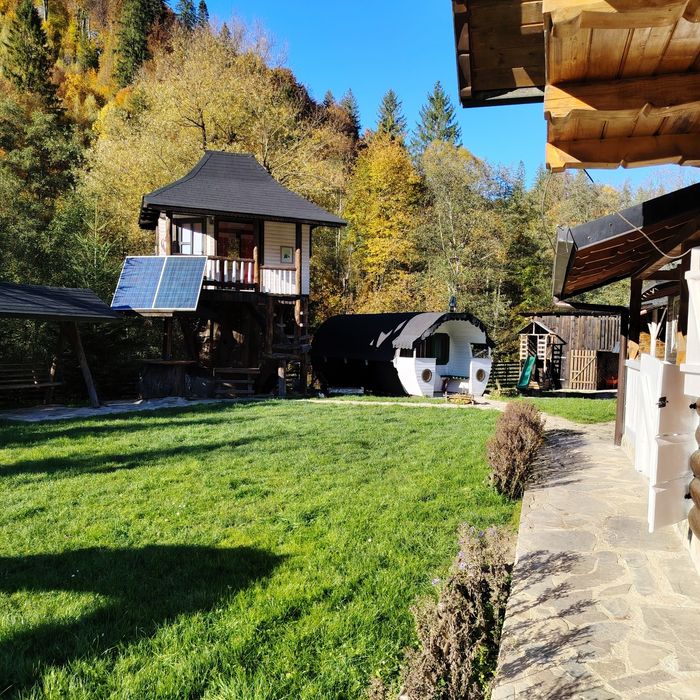 Închiriez cabană cu cinci camere la 7 km de Gura Humorului