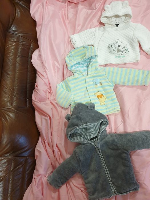 3 Hanorace cu gluga  bebe marimea 50-56