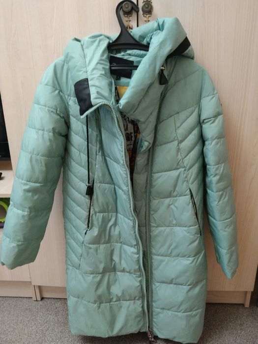 Продам зимние куртки