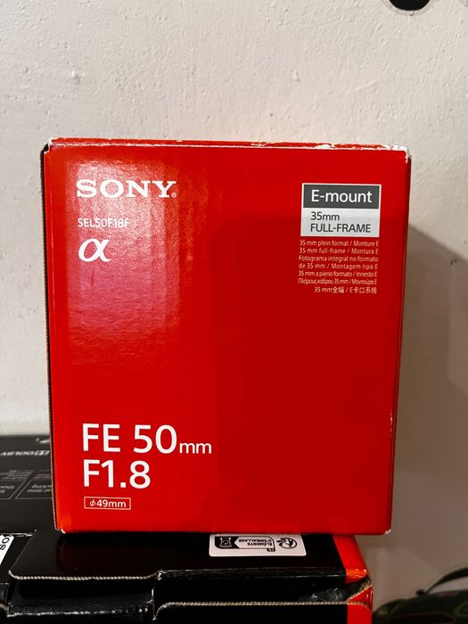 Sony A6400 + обектив Sony E 18-135mm f/3.5-5.6 OSS + FE 50mm F 1.8