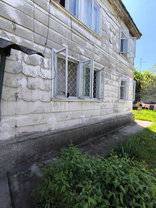 Продам 2-х комнатную квартиру в деревянном доме на первом этаже у Метр