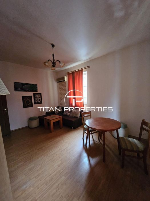 Дава се под наем Двустаен апартамент в Пловдив, Център - 72 кв.м за 375 € - Снимка #1