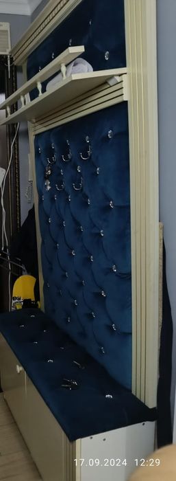 Прадаётся проходной шкаф