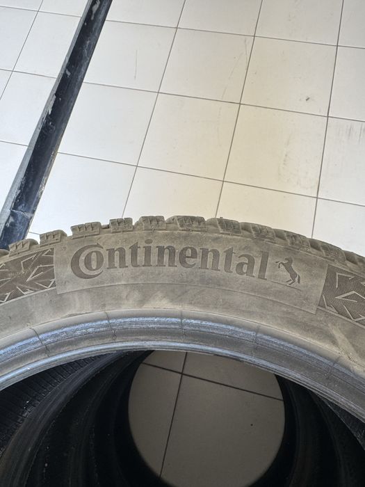Continental 235/45 R18 Зима шипованная
